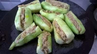 Stuffed Ridge Gourd Tawa Fry: A Delicious Khas Khas & Potato Filling - Plattershare - Recipes, food stories and food lovers Stuffed Ridge Gourd Tawa Fry: A Delicious Khas Khas & Potato Filling - Plattershare - Recipes, food stories and food lovers