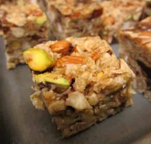 Healthy No-Bake Oatmeal, Dates And Assorted Nuts Energy Bars - Plattershare - Recipes, food stories and food enthusiasts