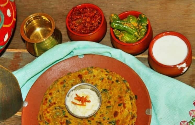 Indian Flat Bread With Fenugreek Leaves [Gujarati Methi Thepla] - Plattershare - Recipes, food stories and food lovers