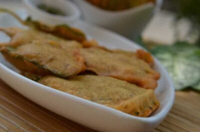 Crispy Spinach Pakora: Irresistible Indian Fritters - Plattershare - Recipes, food stories and food lovers Crispy Spinach Pakora: Irresistible Indian Fritters - Plattershare - Recipes, food stories and food lovers