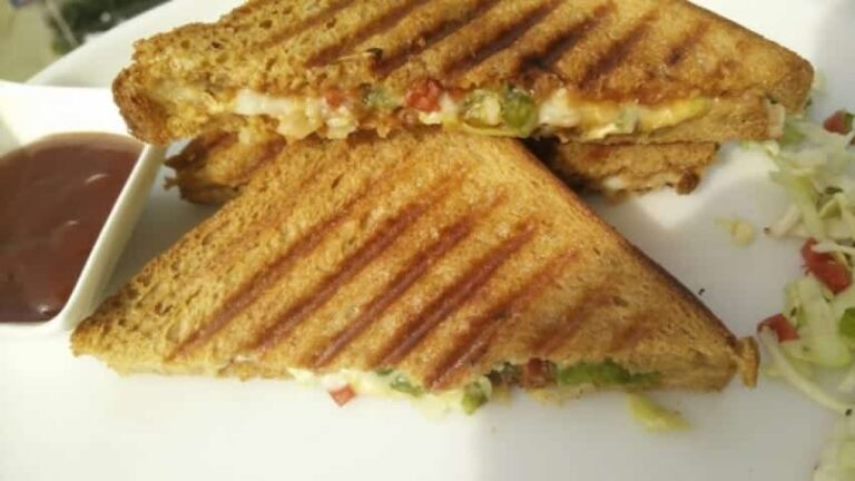 Grilled Veggie & Mozzarella Pizza Sandwich - Plattershare - Recipes, food stories and food lovers Grilled Veggie & Mozzarella Pizza Sandwich - Plattershare - Recipes, food stories and food lovers