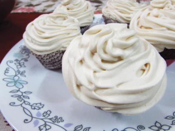 Red Velvet Cupcakes With Cream Cheese Frosting - Plattershare - Recipes, Food Stories And Food Enthusiasts