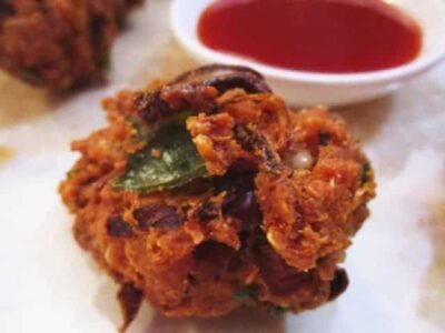 Crispy Quinoa, Paneer, and Onion Pakodas: A Healthy Indian Snack - Plattershare - Recipes, food stories and food lovers Crispy Quinoa, Paneer, and Onion Pakodas: A Healthy Indian Snack - Plattershare - Recipes, food stories and food lovers