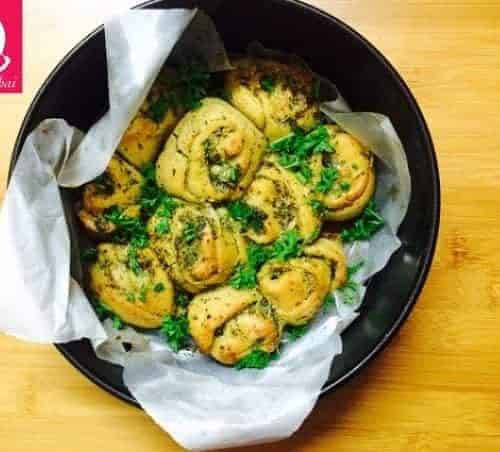 Pesto & Tangy Tomato Whirls With Hints Of Garlic - Plattershare - Recipes, food stories and food enthusiasts