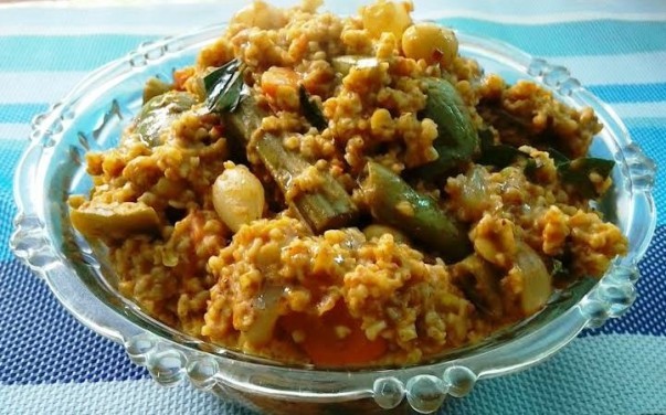 Veg & Lentils Spicy Broken Wheat Delight (Gothumai Bisebellah Bath) - Plattershare - Recipes, food stories and food lovers