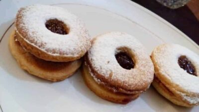 Melt-in-Your-Mouth Cream Cheese Jam Cookies (Eggless) - Plattershare - Recipes, food stories and food lovers Melt-in-Your-Mouth Cream Cheese Jam Cookies (Eggless) - Plattershare - Recipes, food stories and food lovers