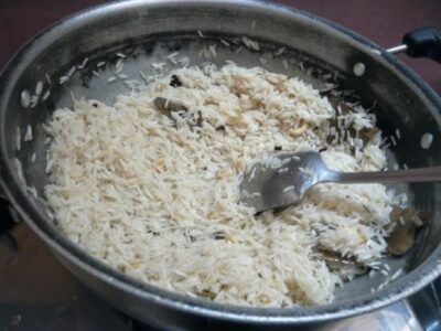 Royal Shahi Onion Pulao: A Rich & Aromatic Indian Rice Dish - Plattershare - Recipes, food stories and food lovers Royal Shahi Onion Pulao: A Rich & Aromatic Indian Rice Dish - Plattershare - Recipes, food stories and food lovers
