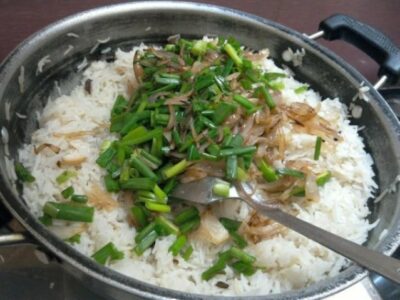 Shahi Onion Pulao - Plattershare - Recipes, food stories and food lovers