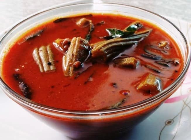 Spicy Drumstick Gravy (Murungaikkai Venthaya Kaara Kuzhambu) - Plattershare - Recipes, food stories and food lovers