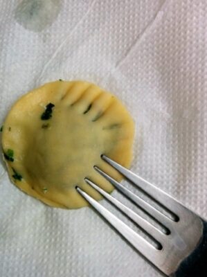 Homemade Spinach and Ricotta Ravioli with Creamy Pumpkin Sauce - Plattershare - Recipes, food stories and food lovers Homemade Spinach and Ricotta Ravioli with Creamy Pumpkin Sauce - Plattershare - Recipes, food stories and food lovers