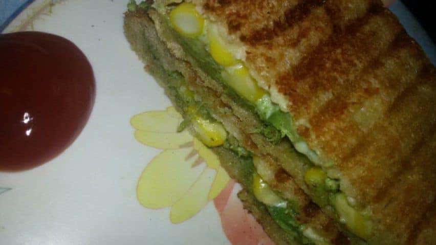 Simply Yummy Cheesy Corn Capsicum Grill Sandwich - Plattershare - Recipes, food stories and food lovers
