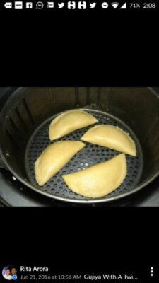 Healthy Gujiya with Lentil-Porridge Filling: A Delicious Twist on a Classic - Plattershare - Recipes, food stories and food lovers Healthy Gujiya with Lentil-Porridge Filling: A Delicious Twist on a Classic - Plattershare - Recipes, food stories and food lovers