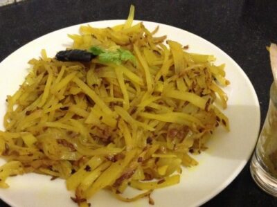 Aloo Bhaja/Potato Fry - Plattershare - Recipes, food stories and food lovers