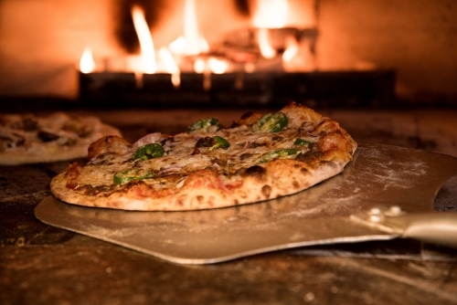 Baking Pizza In A Wood-fired Oven - Plattershare - Recipes, food stories and food lovers