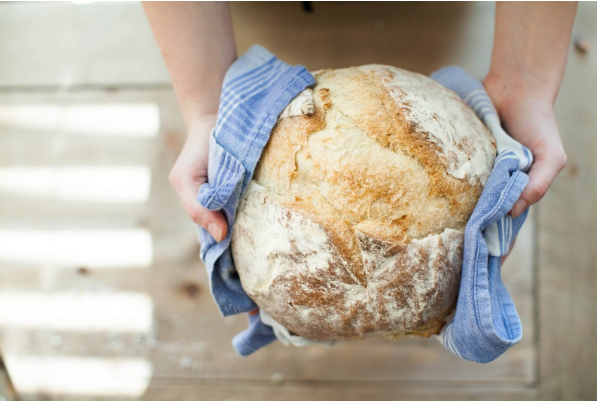 Baking Bread In A Wood-fired Oven - Plattershare - Recipes, food stories and food lovers