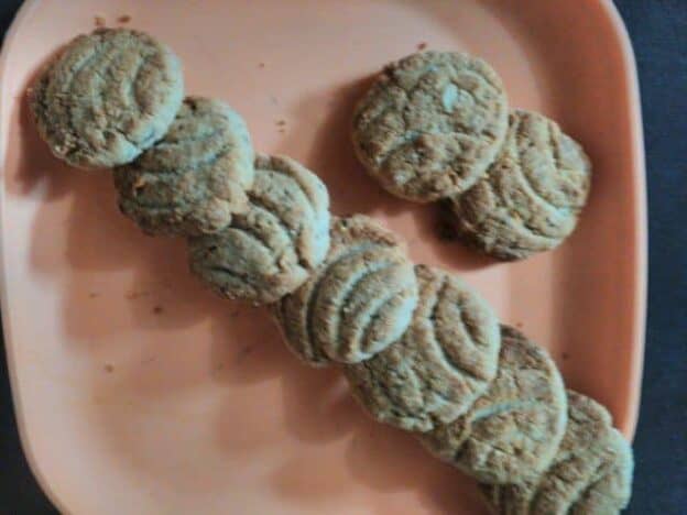 Good Day Like Oats And Nuts Cookies - Plattershare - Recipes, Food Stories And Food Enthusiasts