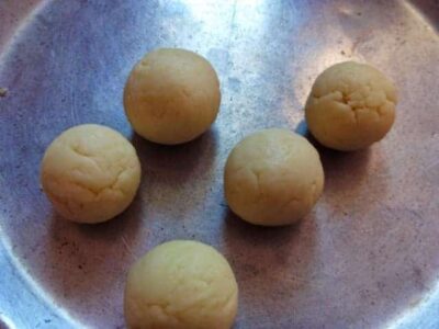 Kaala Gulab Jamun: A Deep-Fried Indian Dessert Delight - Plattershare - Recipes, food stories and food lovers Kaala Gulab Jamun: A Deep-Fried Indian Dessert Delight - Plattershare - Recipes, food stories and food lovers