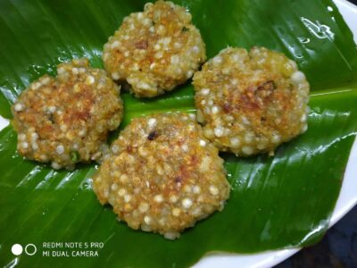 Healthy Sago Tikki (Sabudana Tikki): A Quick & Nutritious Snack or Light Meal - Plattershare - Recipes, food stories and food lovers Crispy millet cutlets with spices on green banana leaf.