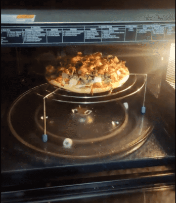 Loaded Vegetarian Pizza: A Crispy, Cheesy Delight - Plattershare - Recipes, food stories and food lovers Loaded Vegetarian Pizza: A Crispy, Cheesy Delight - Plattershare - Recipes, food stories and food lovers
