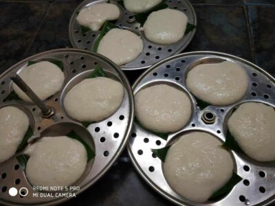 Quick & Easy Instant Idli: A 3-Ingredient South Indian Delight - Plattershare - Recipes, food stories and food lovers Steamed traditional Indian idlis in stainless steel molds, ready for serving.
