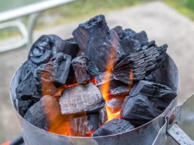 Starting charcoal for grilling