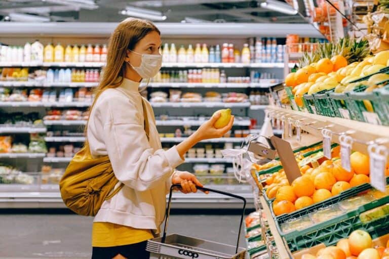 30 Essential College Grocery List For Students In 2022