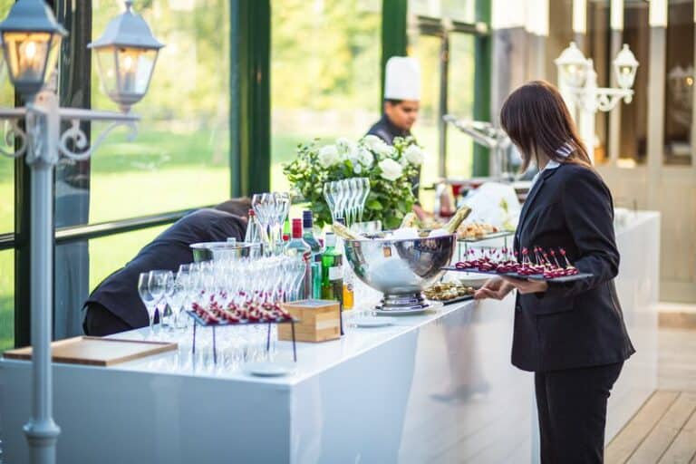 6 Benefits Of Hiring A Corporate Catering Service - Plattershare - Recipes, food stories and food lovers