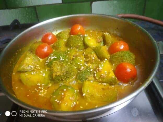 Kakrol (spiny gourd) with cherry tomato - Plattershare - Recipes, food stories and food enthusiasts