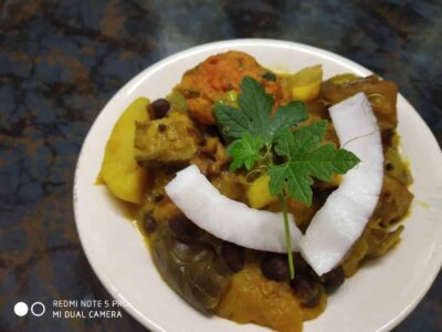 Bitter Gourd Leaf Fritters with Mixed Vegetable Panchamrut (Panchmishali) - Plattershare - Recipes, food stories and food lovers Karela leaves panchmishali