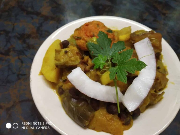 Bitter Gourd Leaf Fritters with Mixed Vegetable Panchamrut (Panchmishali) - Plattershare - Recipes, food stories and food lovers Karela leaves panchmishali