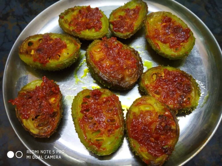 Spicy Chili-Garlic Kakrol (Spiny Gourd): A Flavorful Indian Side Dish - Plattershare - Recipes, food stories and food lovers Kakrol with chili garlic sauce