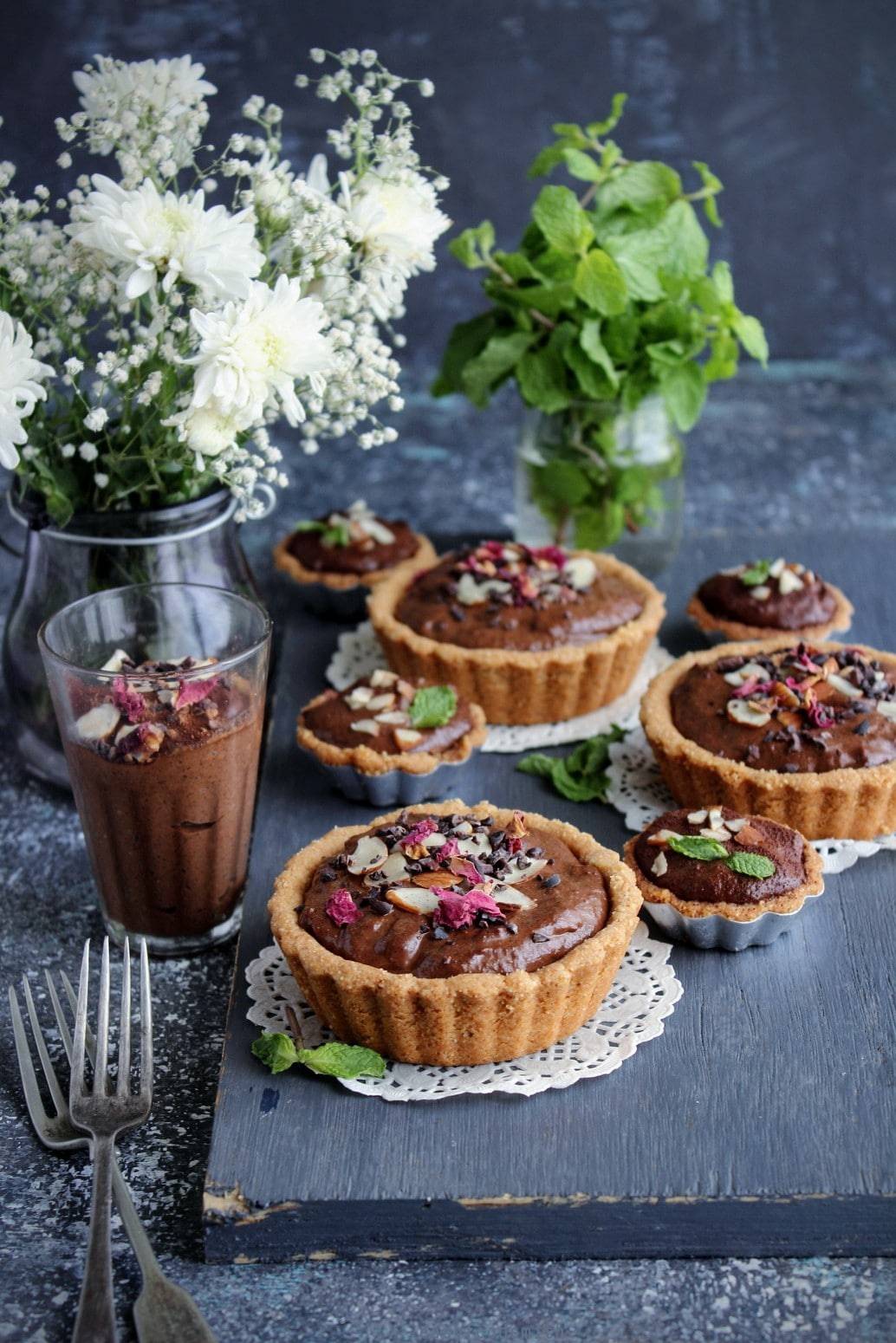 Chocolate Chia Mousse Tartlets - Plattershare - Recipes, food stories and food lovers