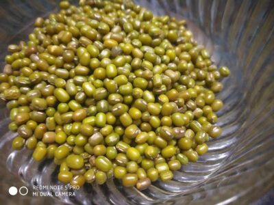 Healthy Green Moong Dal Cheela (Savory Mung Bean Pancakes) - Plattershare - Recipes, food stories and food lovers Green moong chilla