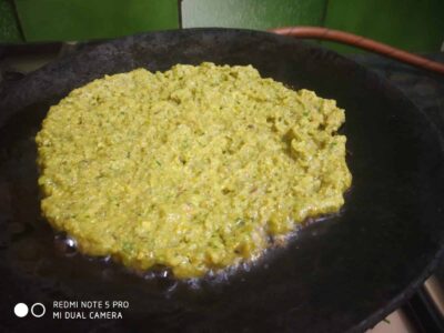 Healthy Green Moong Dal Cheela (Savory Mung Bean Pancakes) - Plattershare - Recipes, food stories and food lovers Green moong chilla