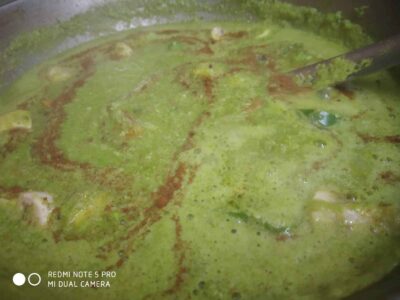 Creamy Green Pea Curry (Mattar Ka Nimona) - Plattershare - Recipes, food stories and food lovers Creamy green curry simmering with spices and herbs, ready for serving.