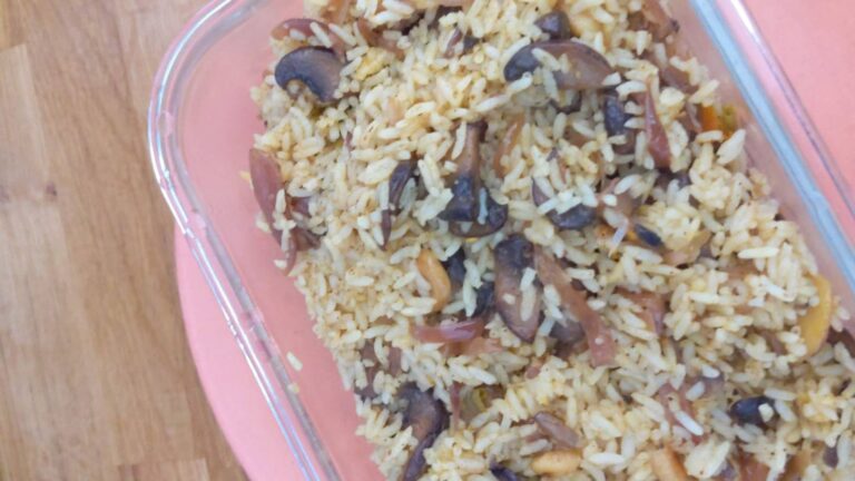 Mushroom Fried Rice - Delicious Healthy Lunch in 40 Minutes - Plattershare - Recipes, food stories and food lovers