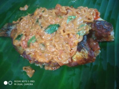 Fragrant Banana Leaf-Baked Fish with Coconut Milk - Plattershare - Recipes, food stories and food lovers Khaira fish with coconut milk