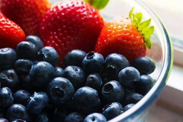 Blueberries and strawberries in a bowl