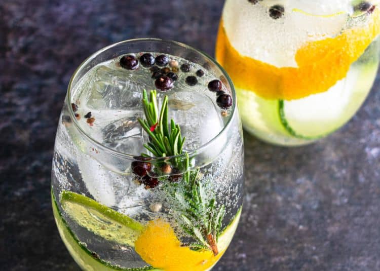 Top 5 Easy Drinks to Make at Home (Simple Recipes Included!) - Plattershare - Recipes, food stories and food lovers Gin and Tonic