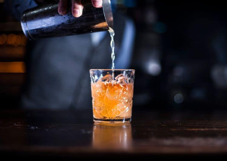 Top 5 Easy Drinks to Make at Home (Simple Recipes Included!) - Plattershare - Recipes, food stories and food lovers Old Fashioned Cocktail