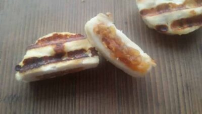 Grilled paneer stuffed with dates, hazelnuts, served with carrot sauce.