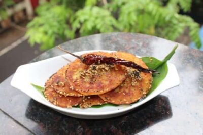 Delicious and healthy vegetable cake with barley, served with a spicy chili on top. Perfect for a nu.
