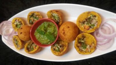 Paneer Pataka - Crispy Indian snack with spiced paneer filling and crunchy coating.