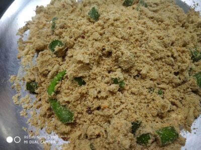 Crushed chickpeas with green chilies for tasty snack or chaat.