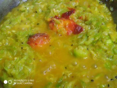 Scrambled eggs with tomatoes and green chilies, delicious and spicy breakfast option.
